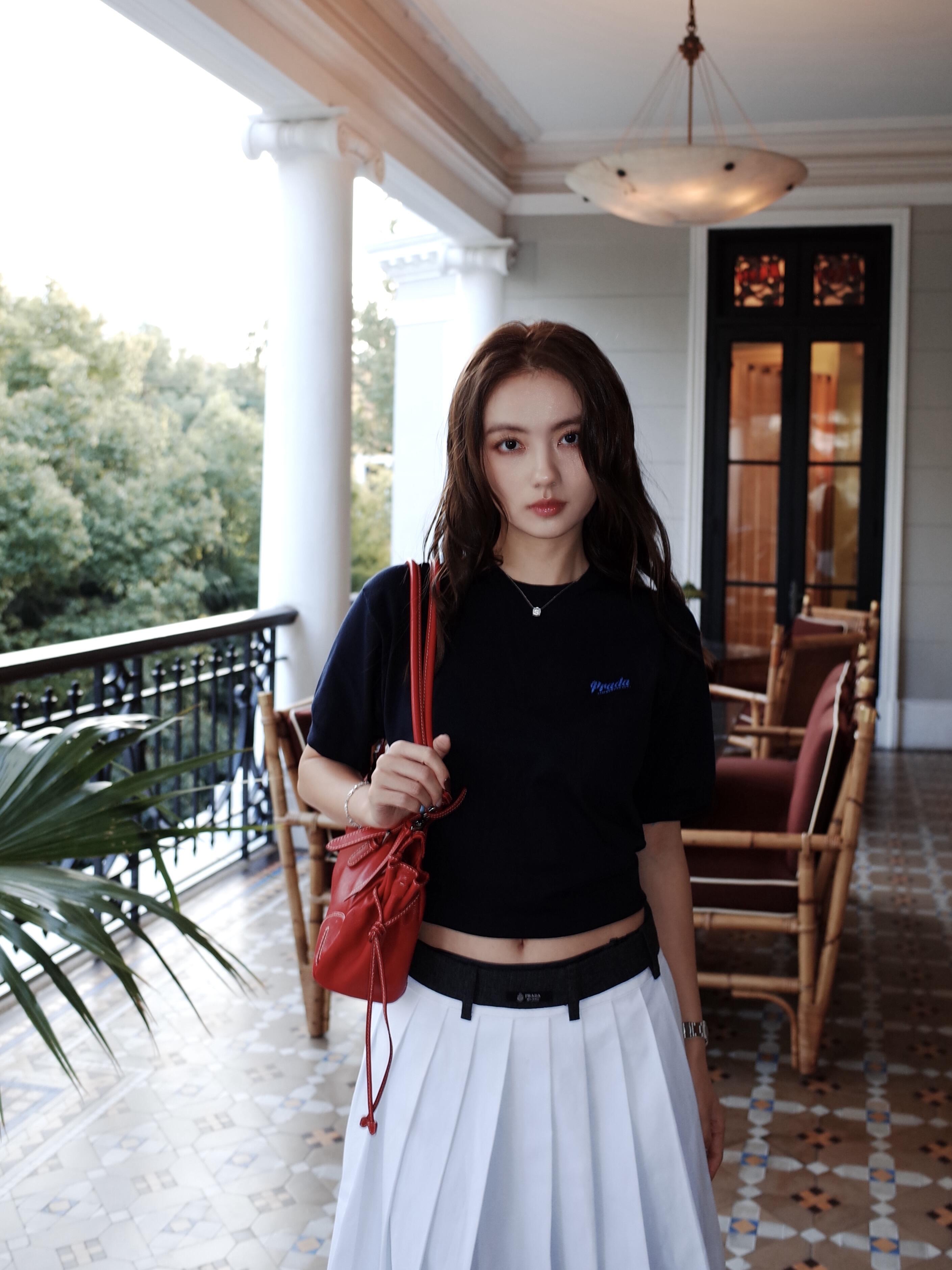 2026 Women’s Triangle Brand Embroidered Short-Sleeved Jumper (DD119)