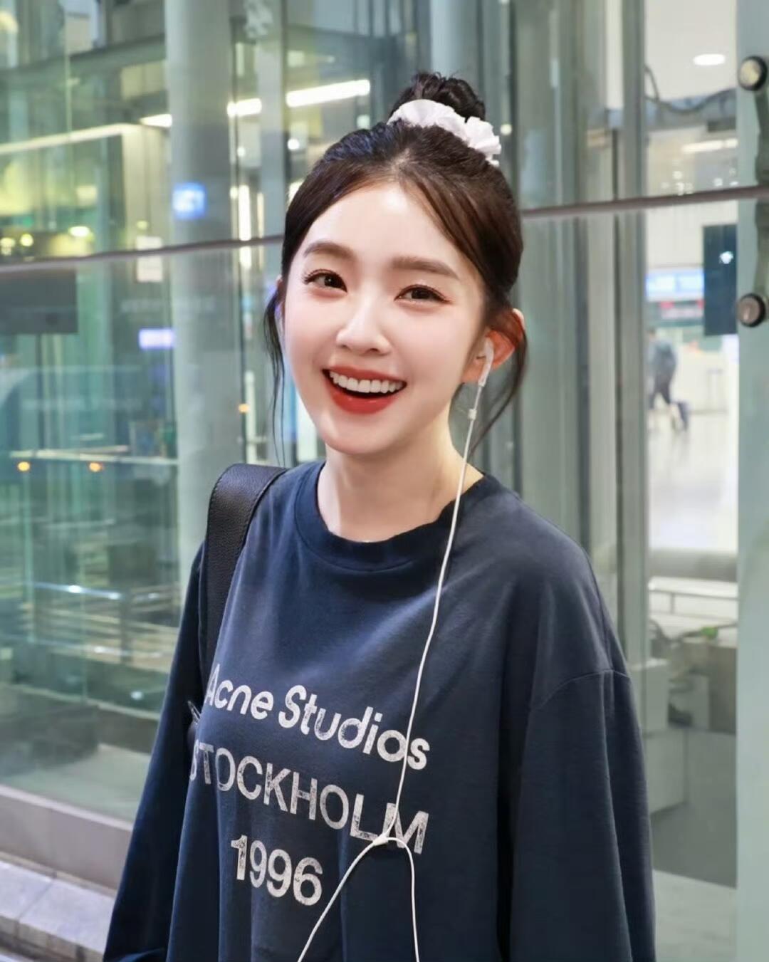 2026 Women's MM Embroidered Vintage Logo Long Sleeve (FF750)