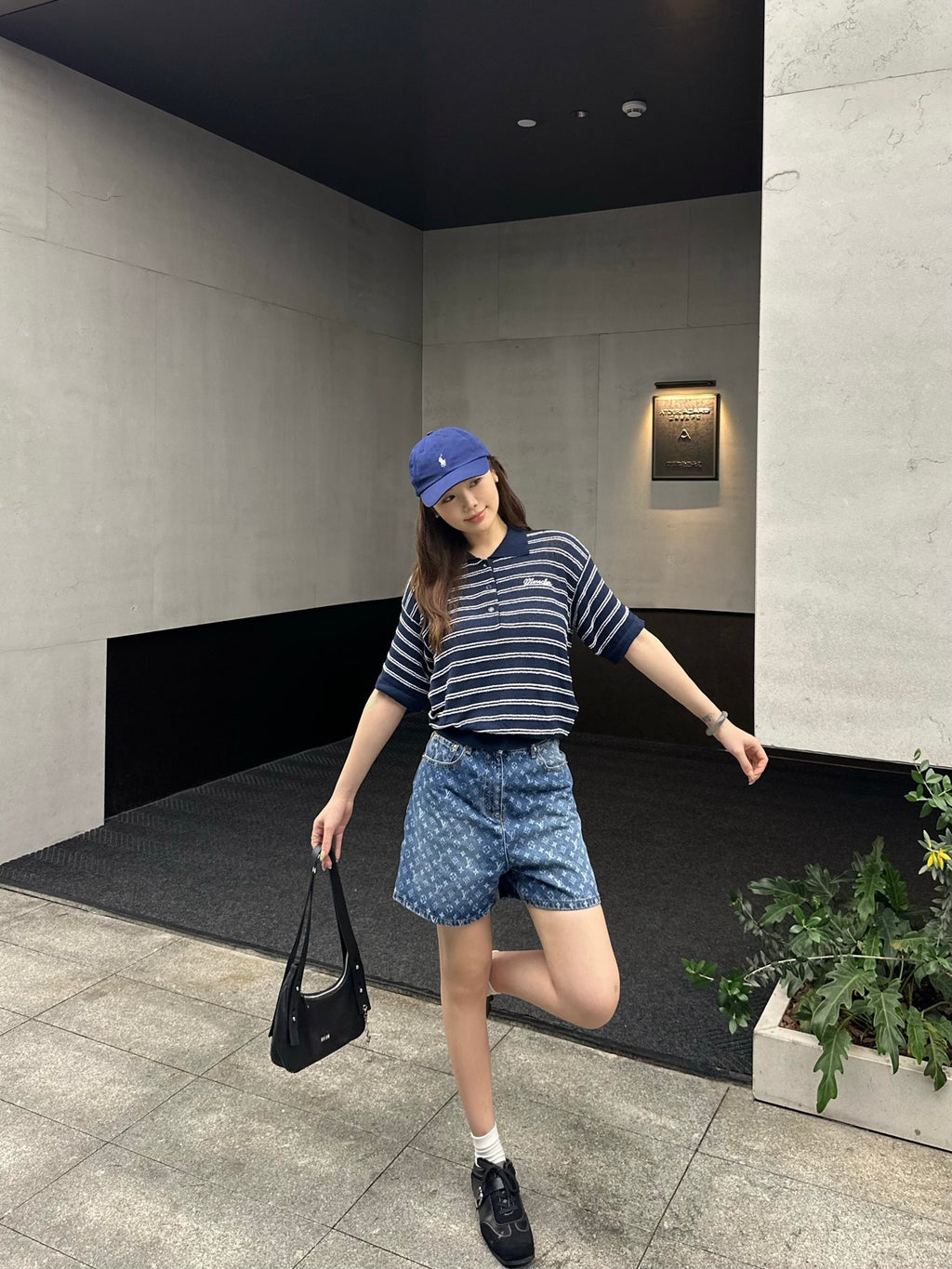 2026 Women's Mon Logo Polo Neck Knit Sweater (DD142)
