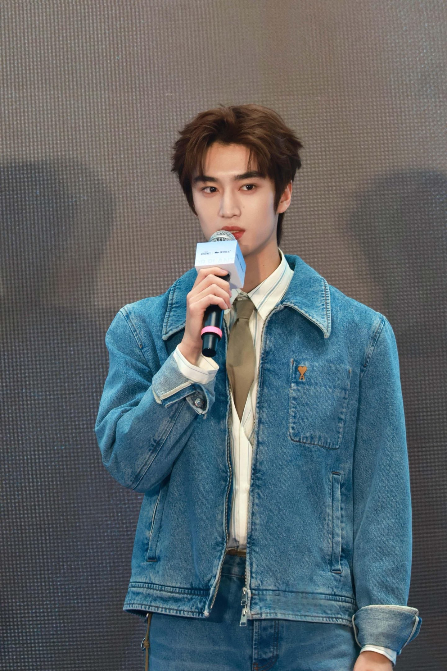 2026 New Model Heart A Embroidered Denim Jacket (BB877-B70)