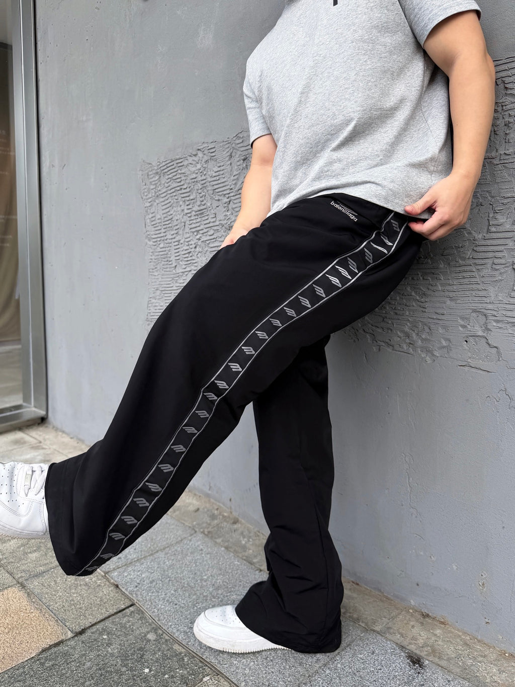 2026 New Style Balen Color-Matched Embroidered Pants (BB893-B30)