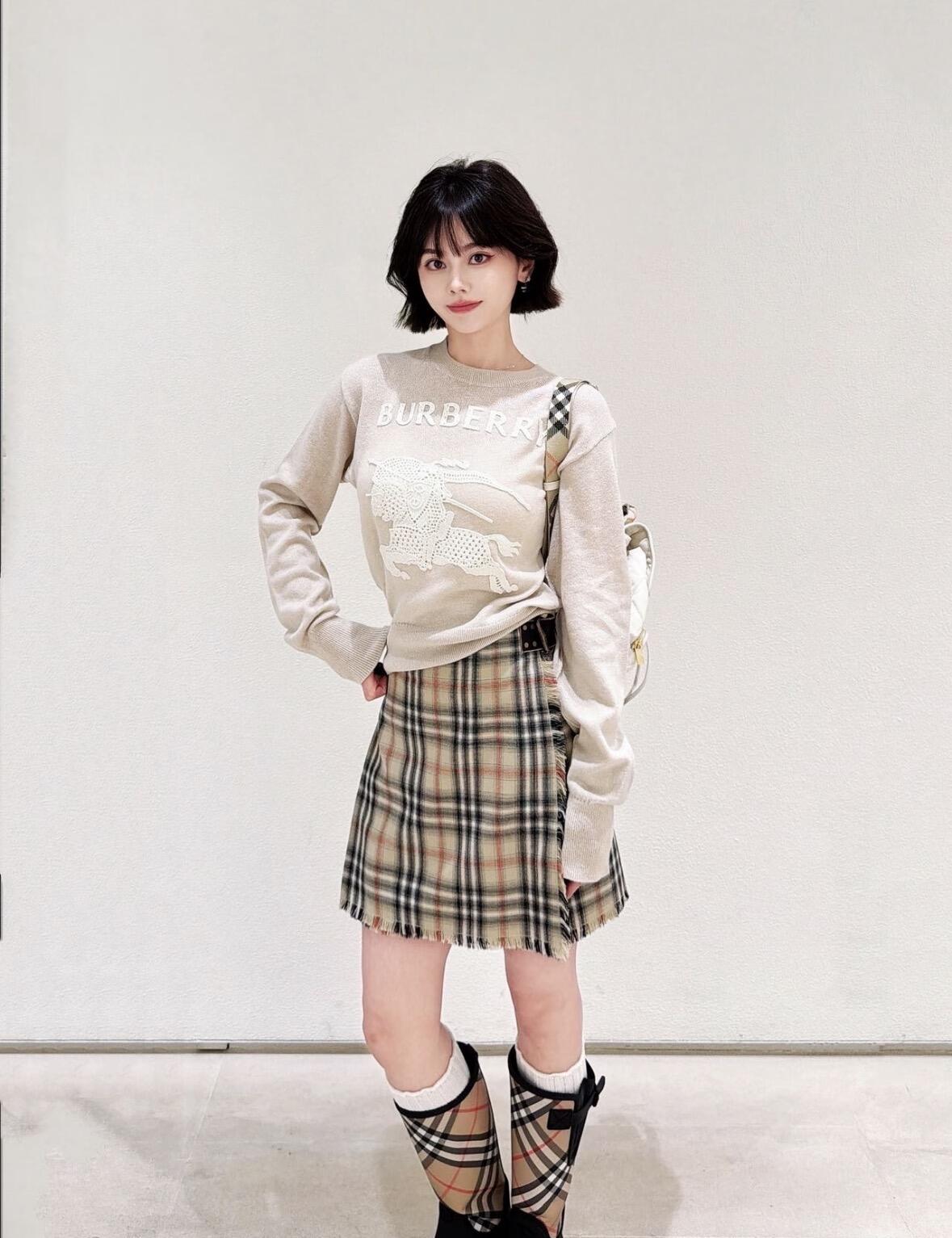 2026 Women's BBR Logo Sweater (DD143)