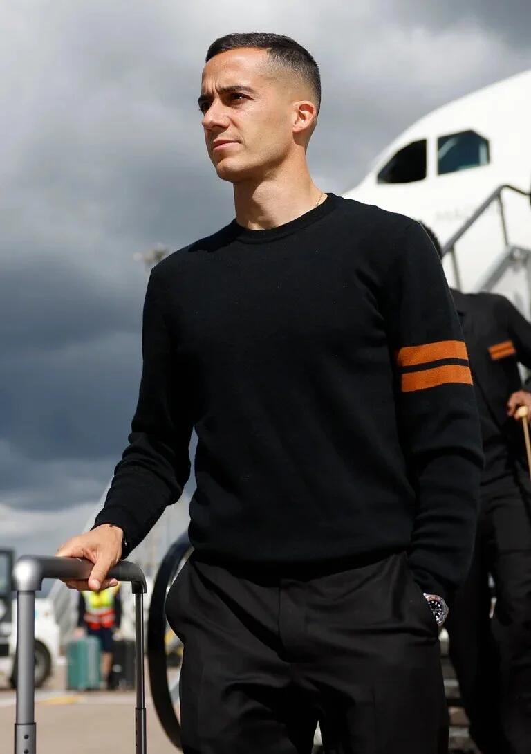 2026 New Model ZE Striped Sweater (AA1009-B10)