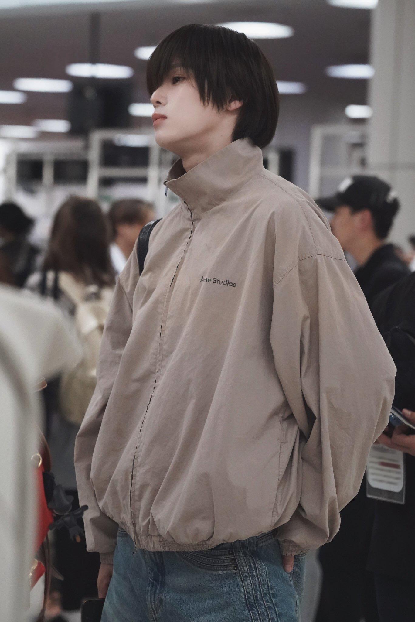 2026 New Model Acn Color-Matched Logo Zip-Up Jacket (25254-B75)
