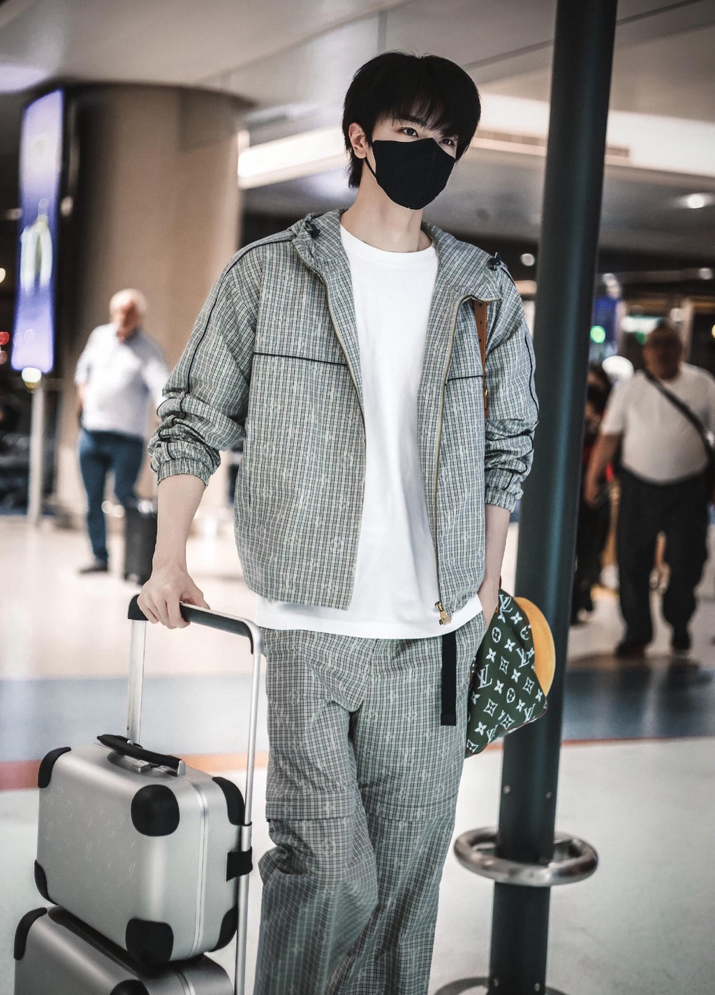 2026 New Model LY Logo Checkered Hooded Jacket (AA678-C15)
