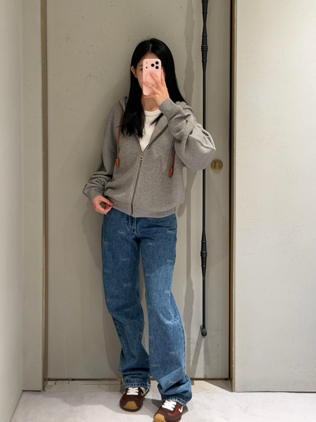 2026 Women's Way Denim Pants with Embroidered Logo (EE455)