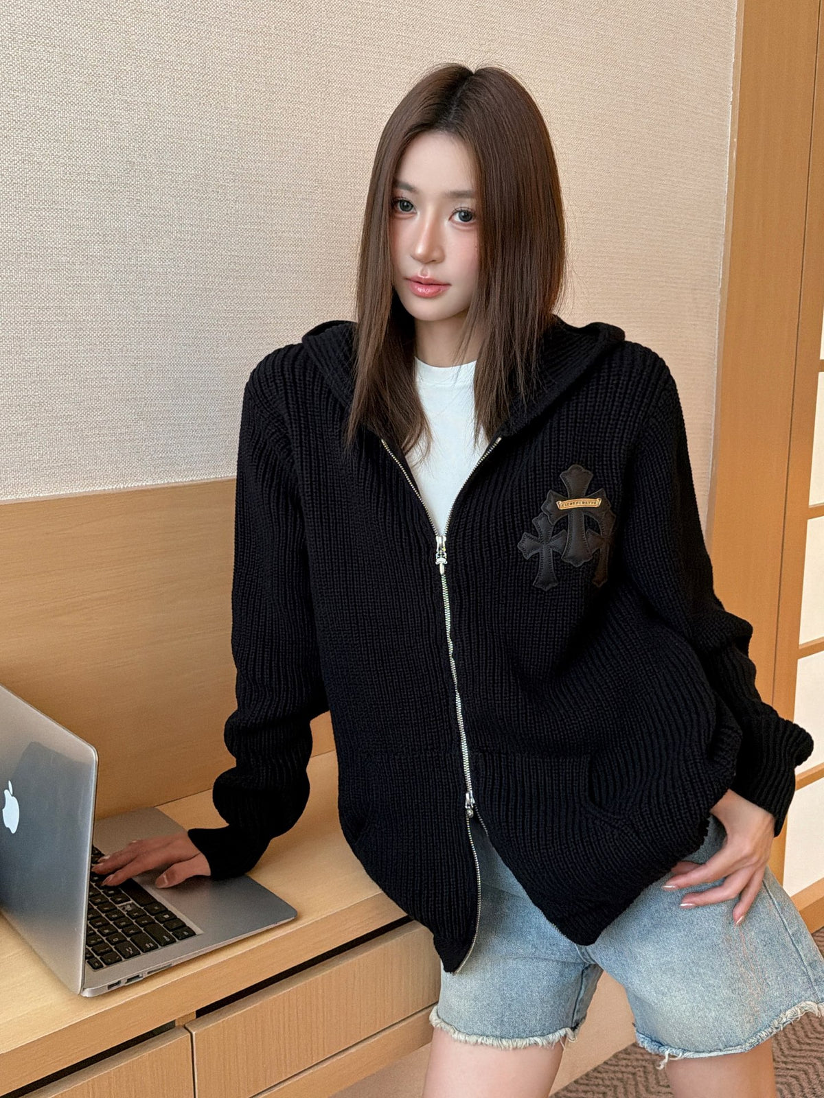 2026 Women's CH Cross Leather Pullover (FF832)