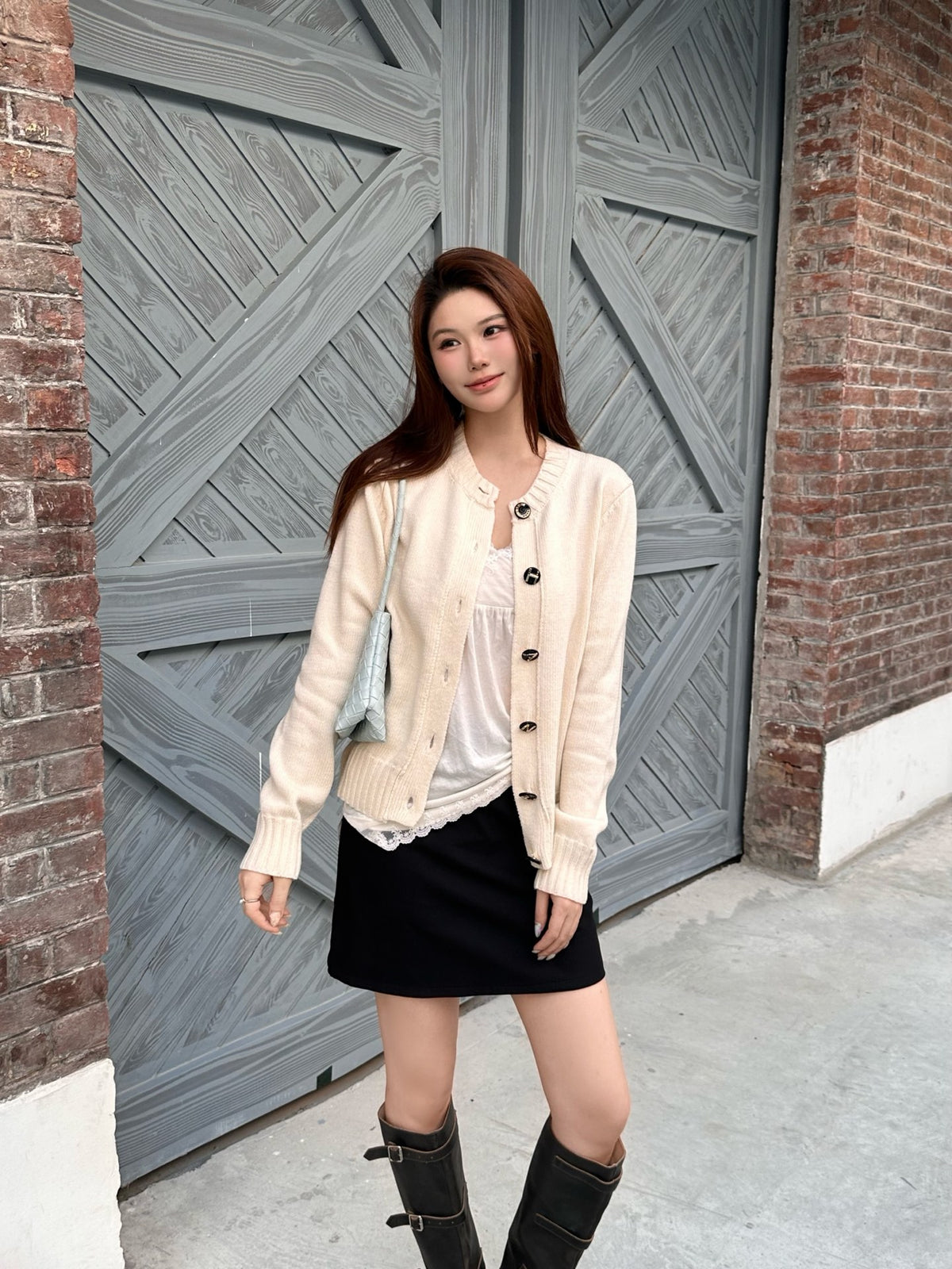 2026 Women's CC Logo Buttoned Cardigan Sweater (DD208)