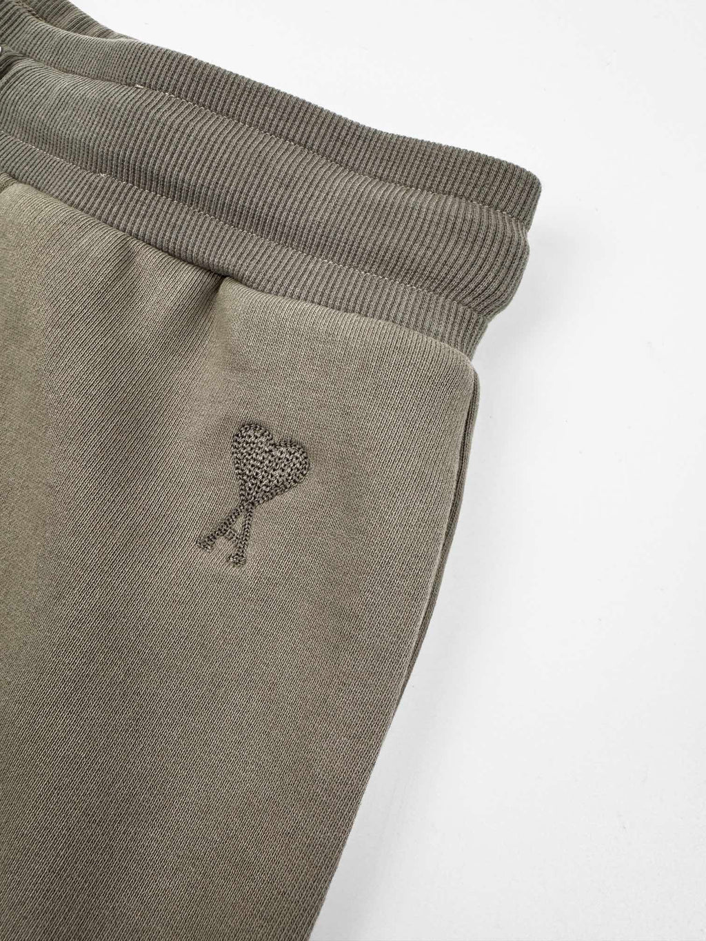 2026 New Heart A Heart Embroidered Shorts (MM037-A50)