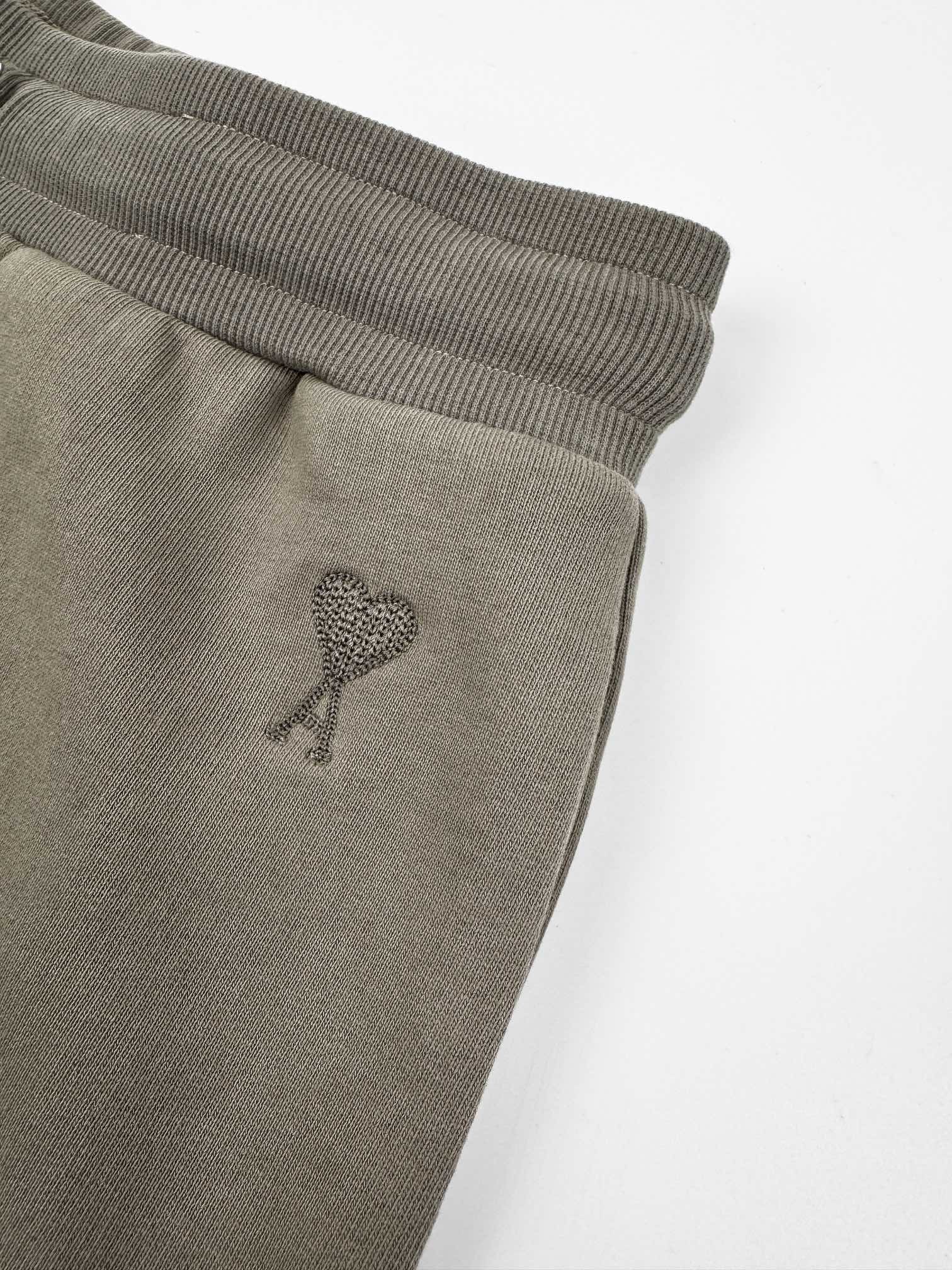 2026 New Heart A Heart Embroidered Shorts (MM037-A50)