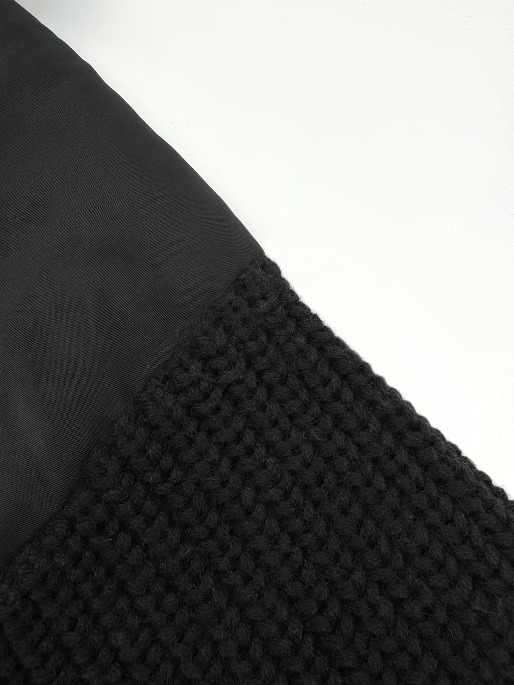 2026 New Triangle Brand Knitted Cardigan (24067-C40)