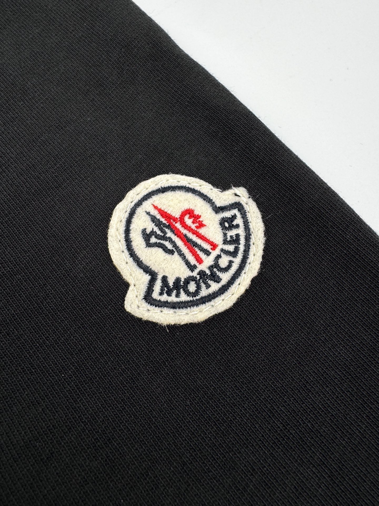 2026 New Mon Patch Logo Short-Sleeved T-Shirt (AA539-A10)