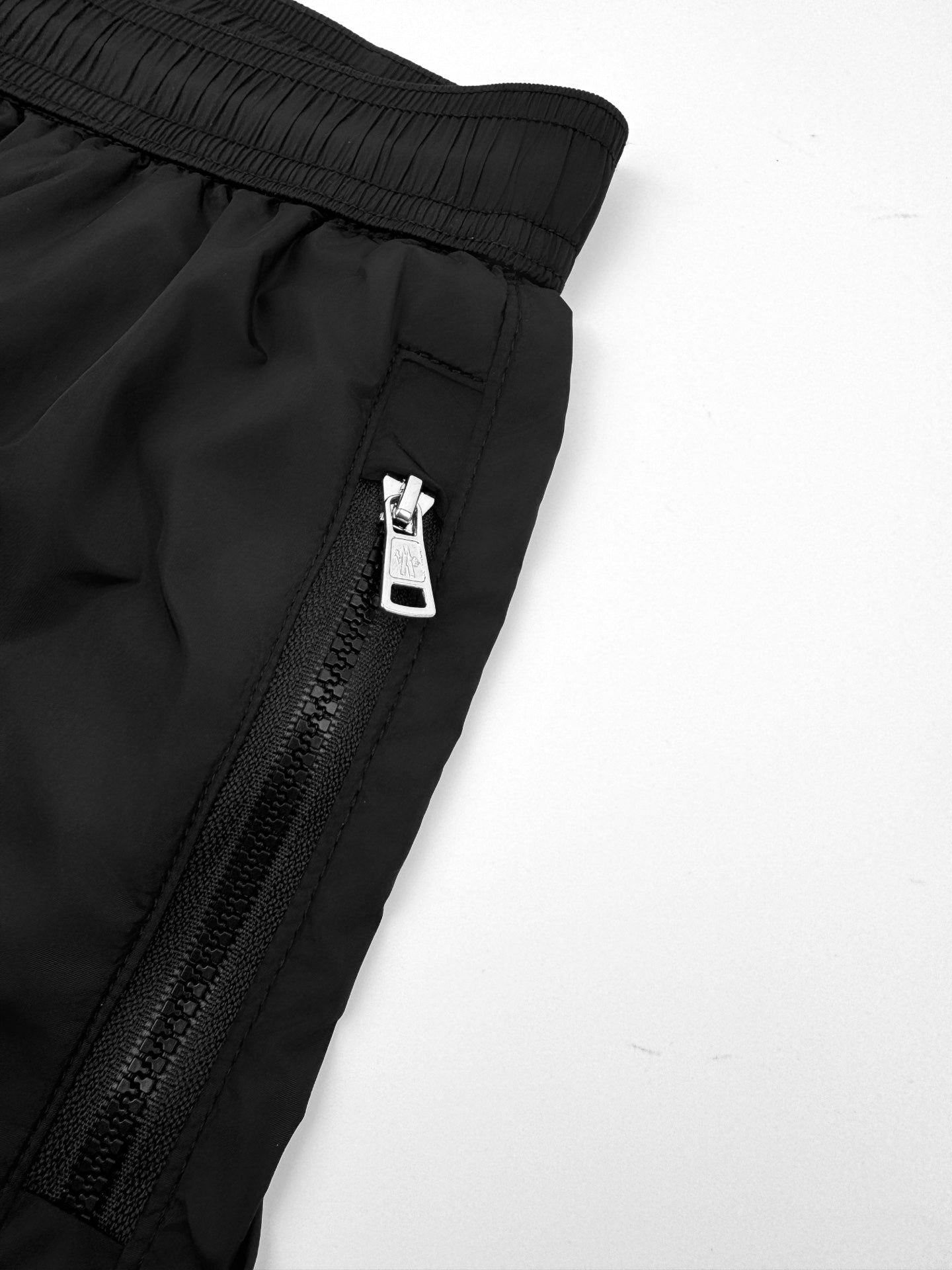 2026 New Mon Logo Pocket Shorts (BB800-A40)