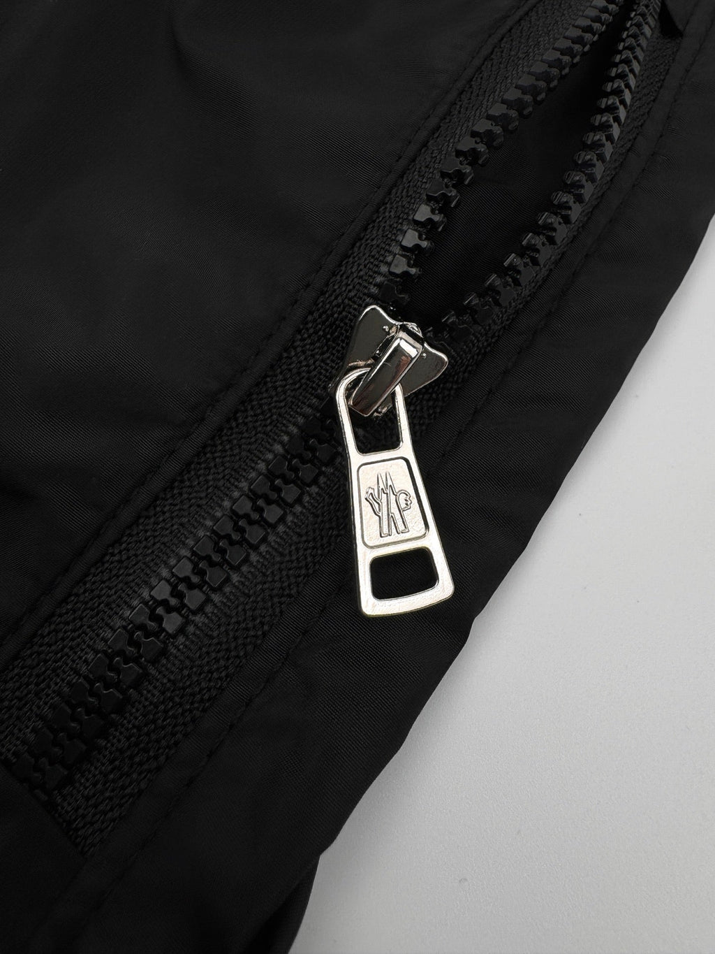 2026 New Mon Logo Pocket Shorts (BB800-A40)
