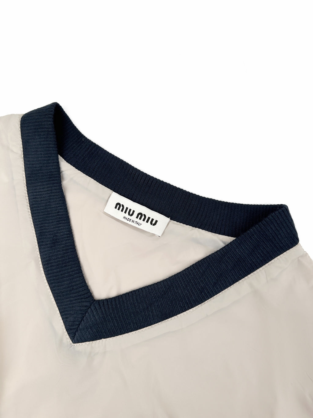 2026 Women's MM Logo V-neck Sweater (FF763)