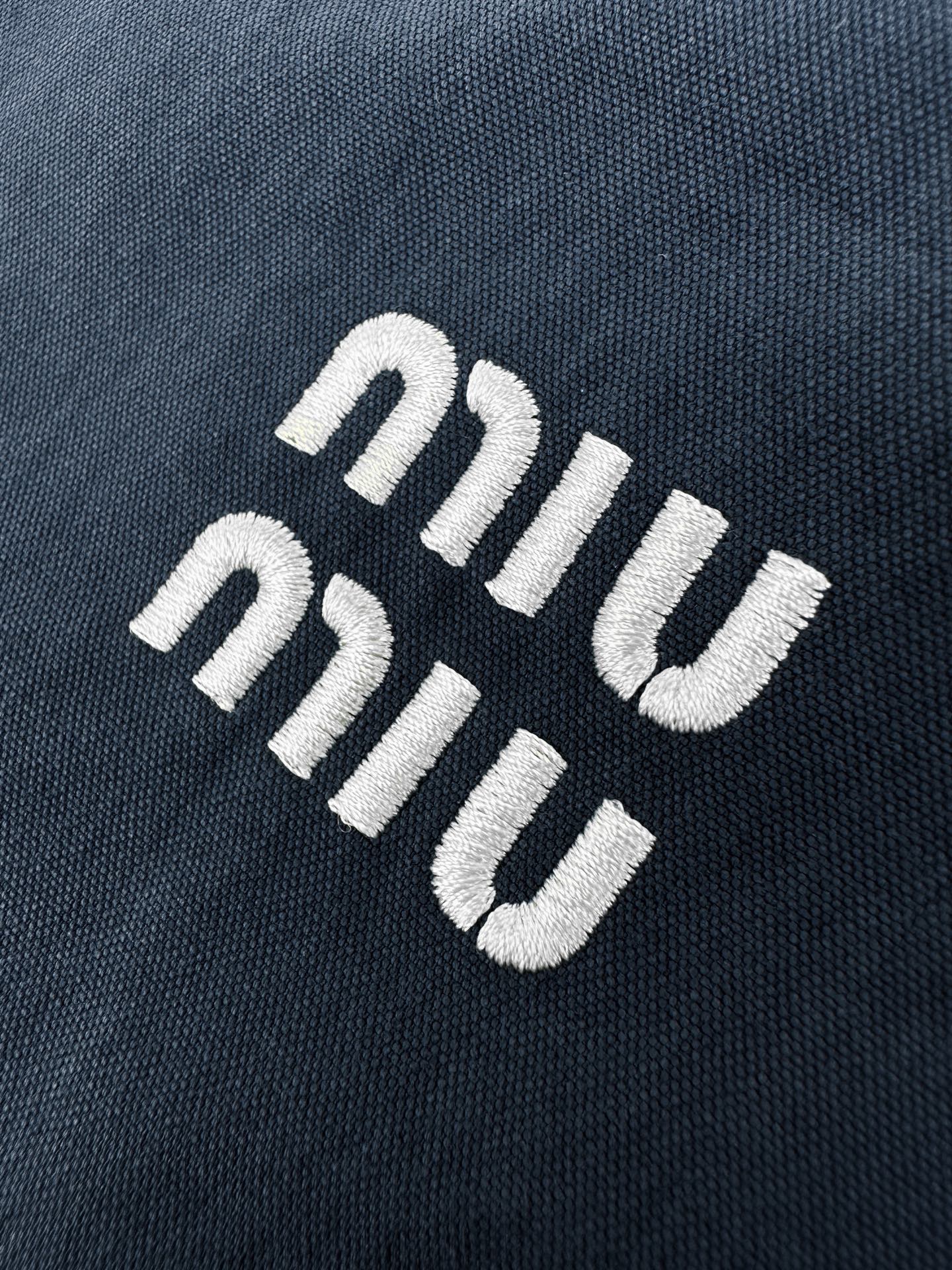 2026 New MM Embroidered Logo Jacket (BB878-B85)