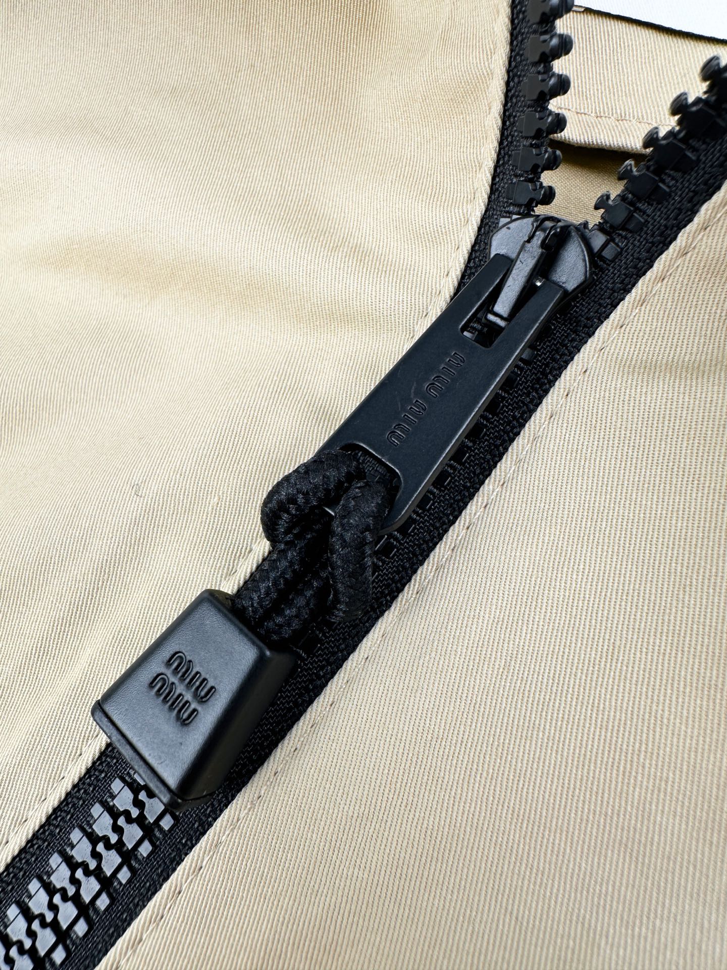 2026 Women's MM Logo Zipper Coat (FF806)
