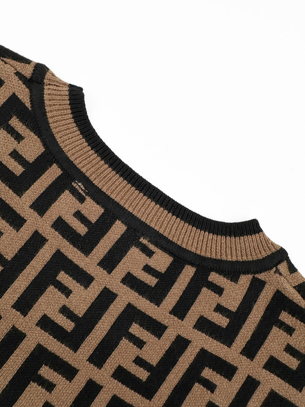 2026 Women's FF Full-Print Round-neck Sweater (DD170)