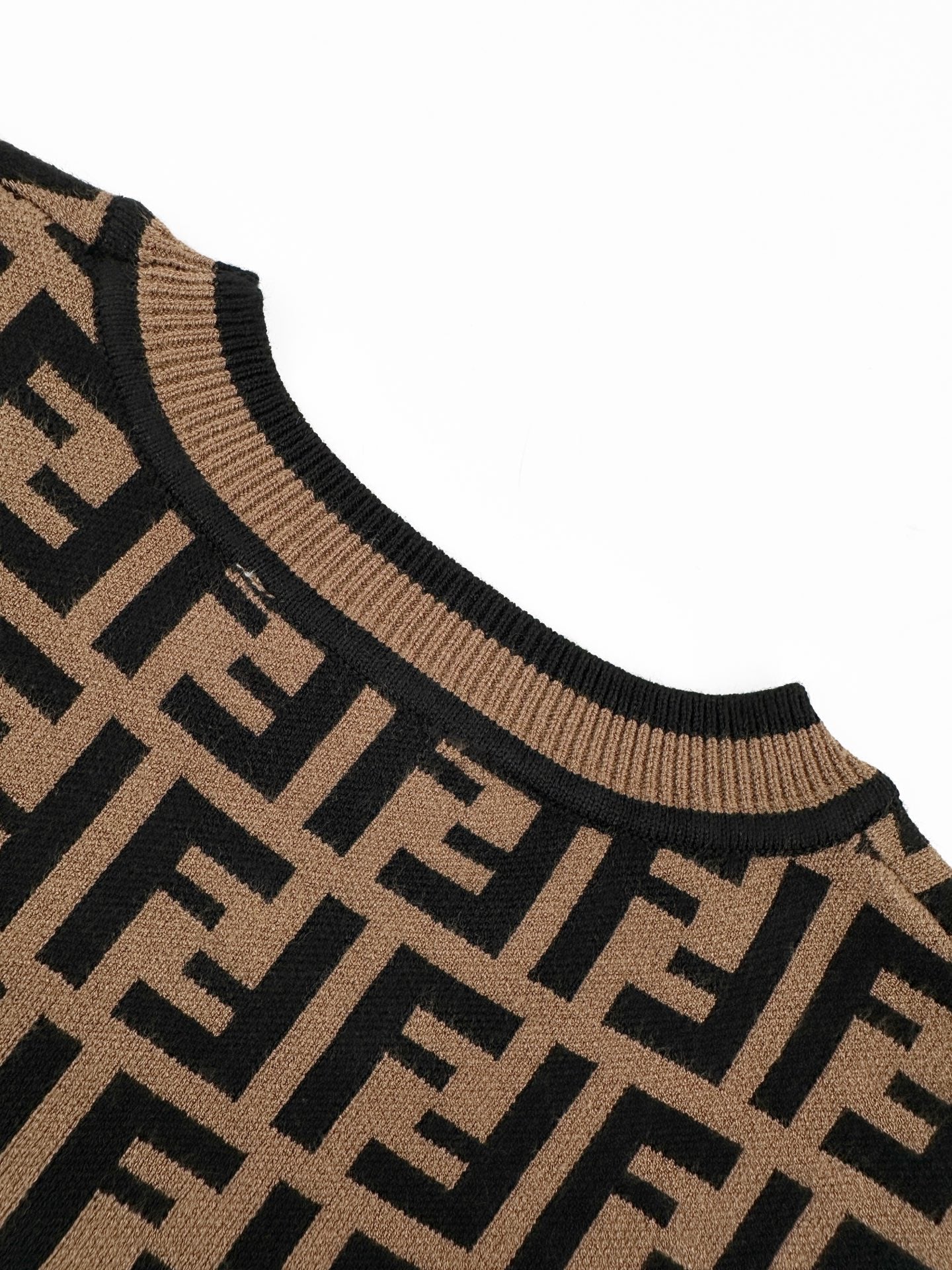 2026 Women's FF Full-Print Round-neck Sweater (DD170)