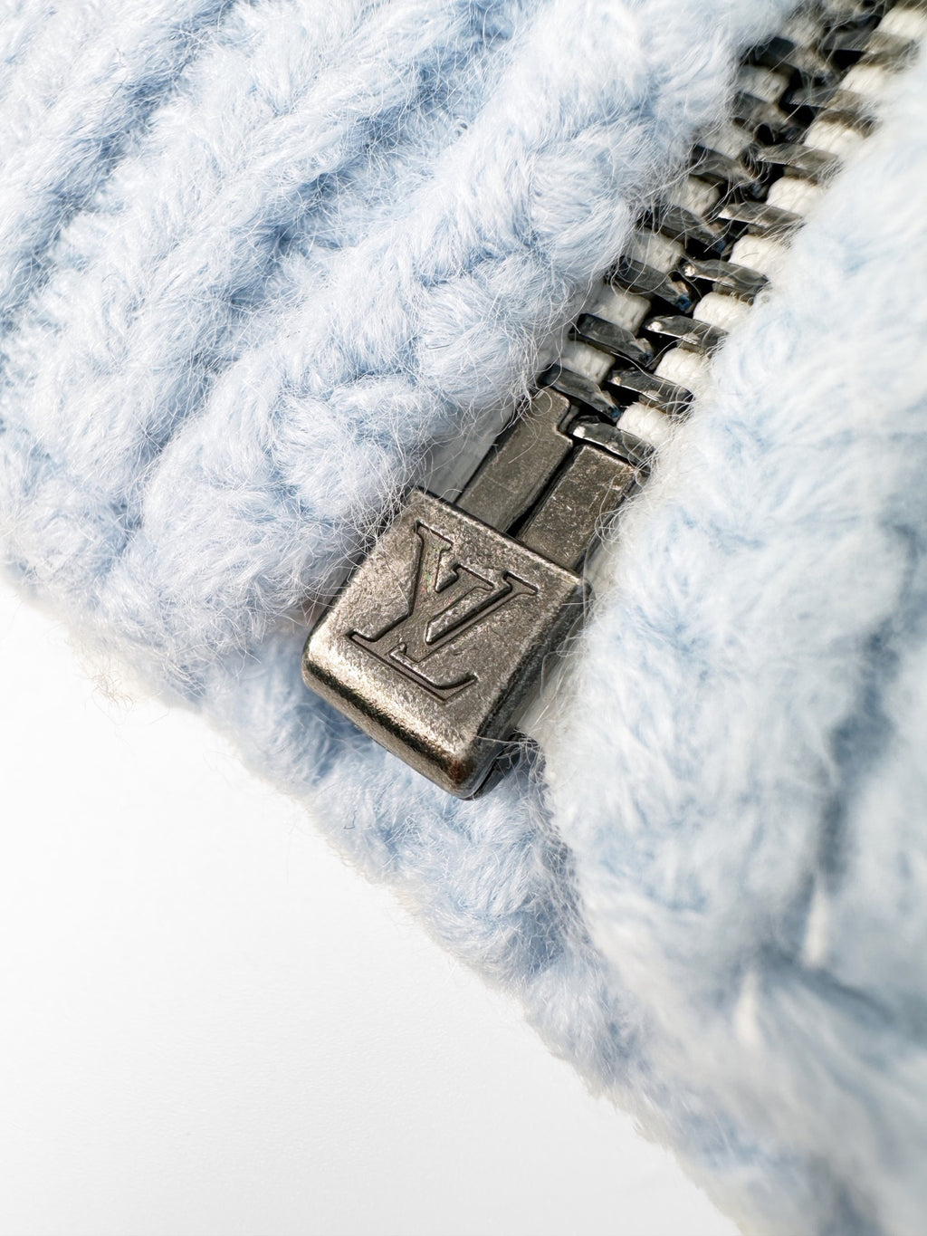2026 New Model LY Embroidered Logo Plush Sweater Coat (AA629-C20)