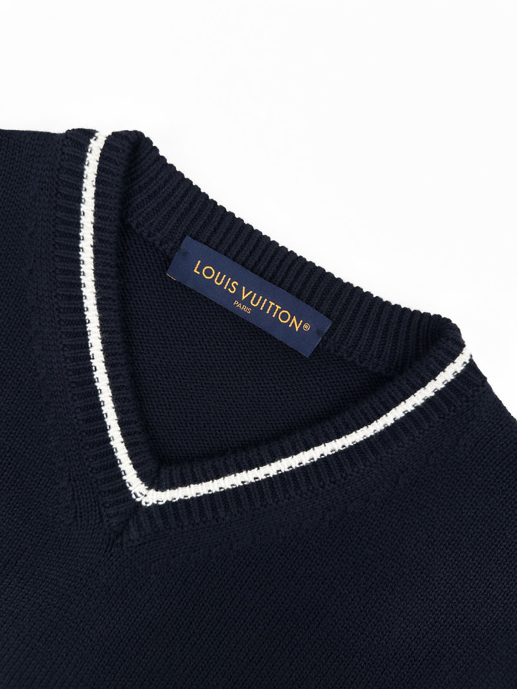 2026 New Model LY Embroidered Twisted Knit V-Neck Sweater (AA675-B25)