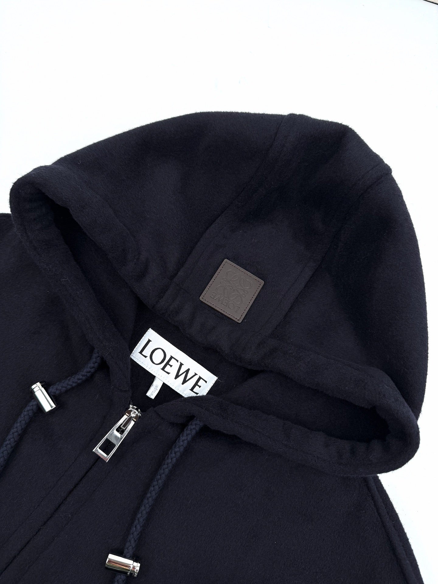 2026 New Style Way Leather Label Hooded Long Coat (25393-D40)
