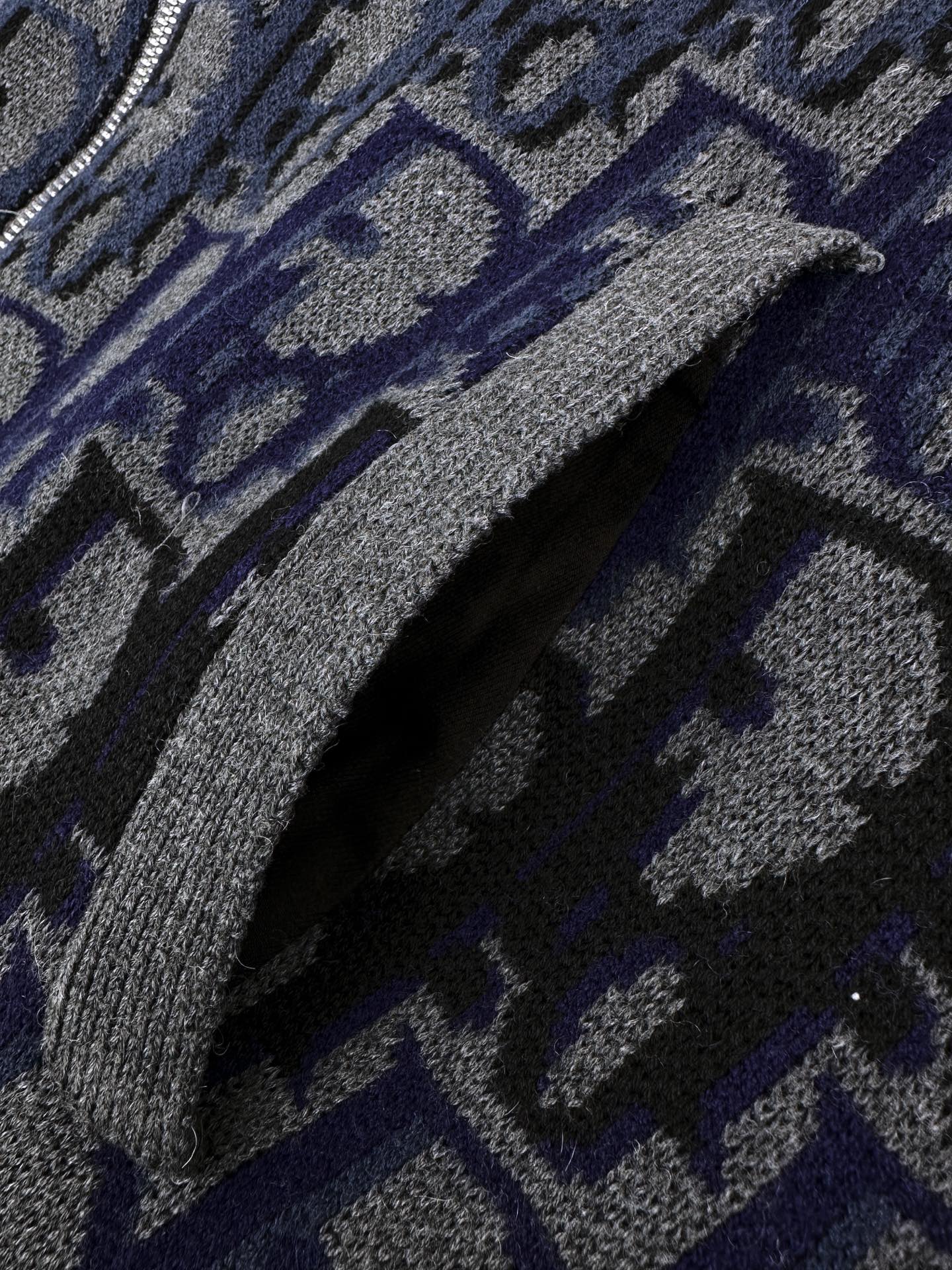2026 New CD Gradient Full-print Sweater Coat (AA637-C10)
