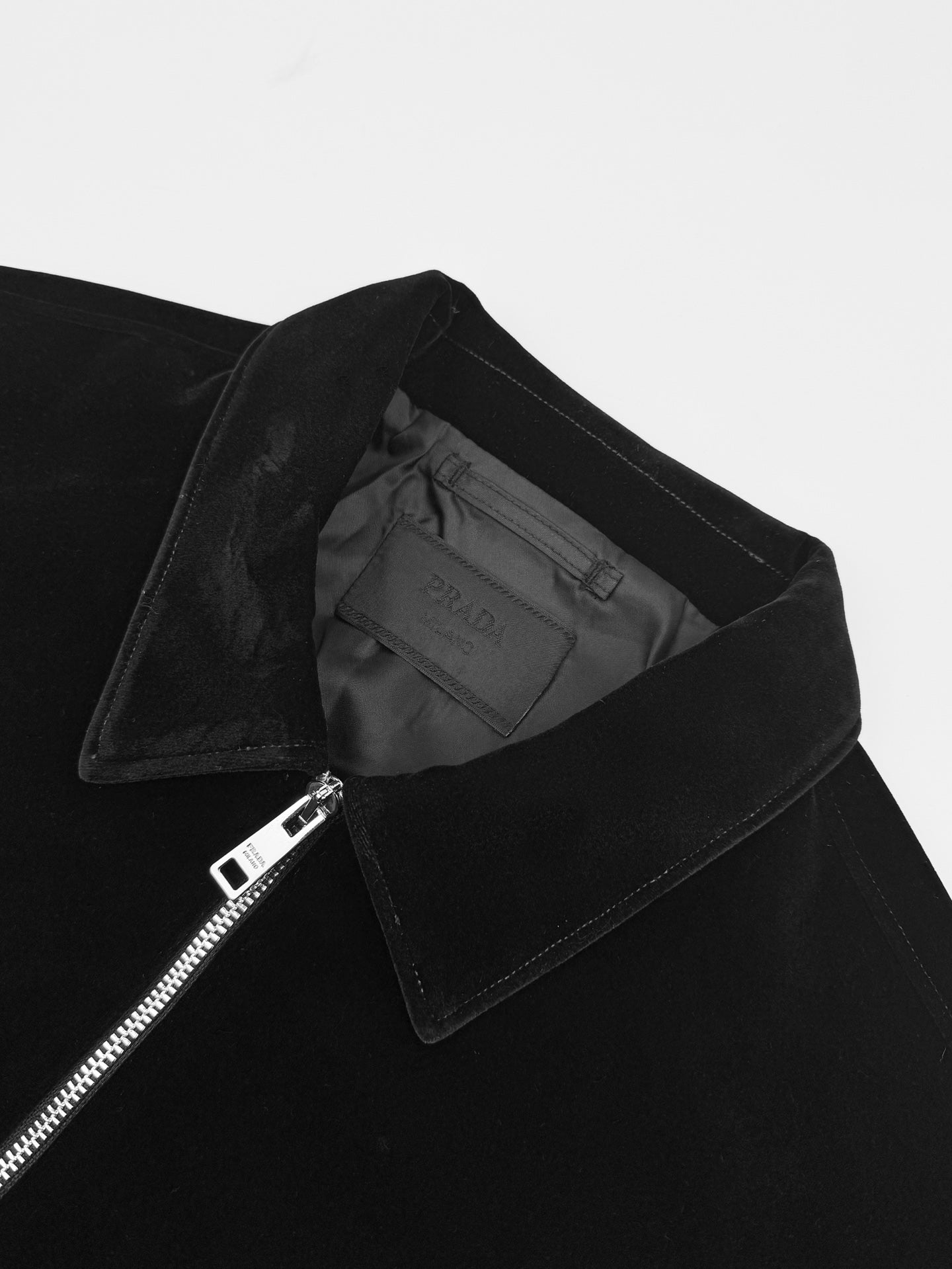 2026 New Model Triangle Brand Velvet Jacket (25382-B75)
