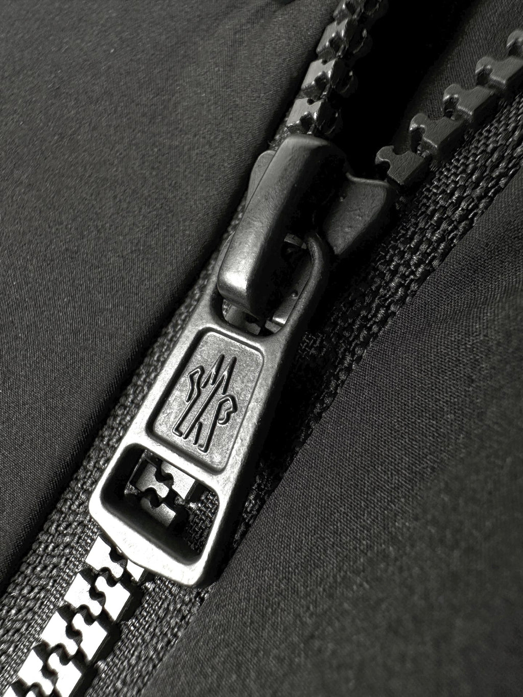 2026 New Mon Leather Patch Logo Down Jacket (AA679-D35)