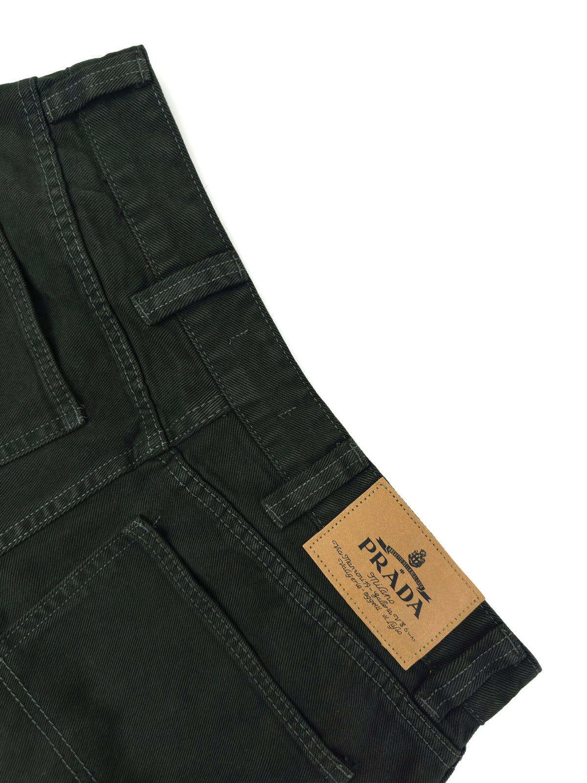 2026 New Model Triangle Brand Denim Jeans (CC7018-B75)