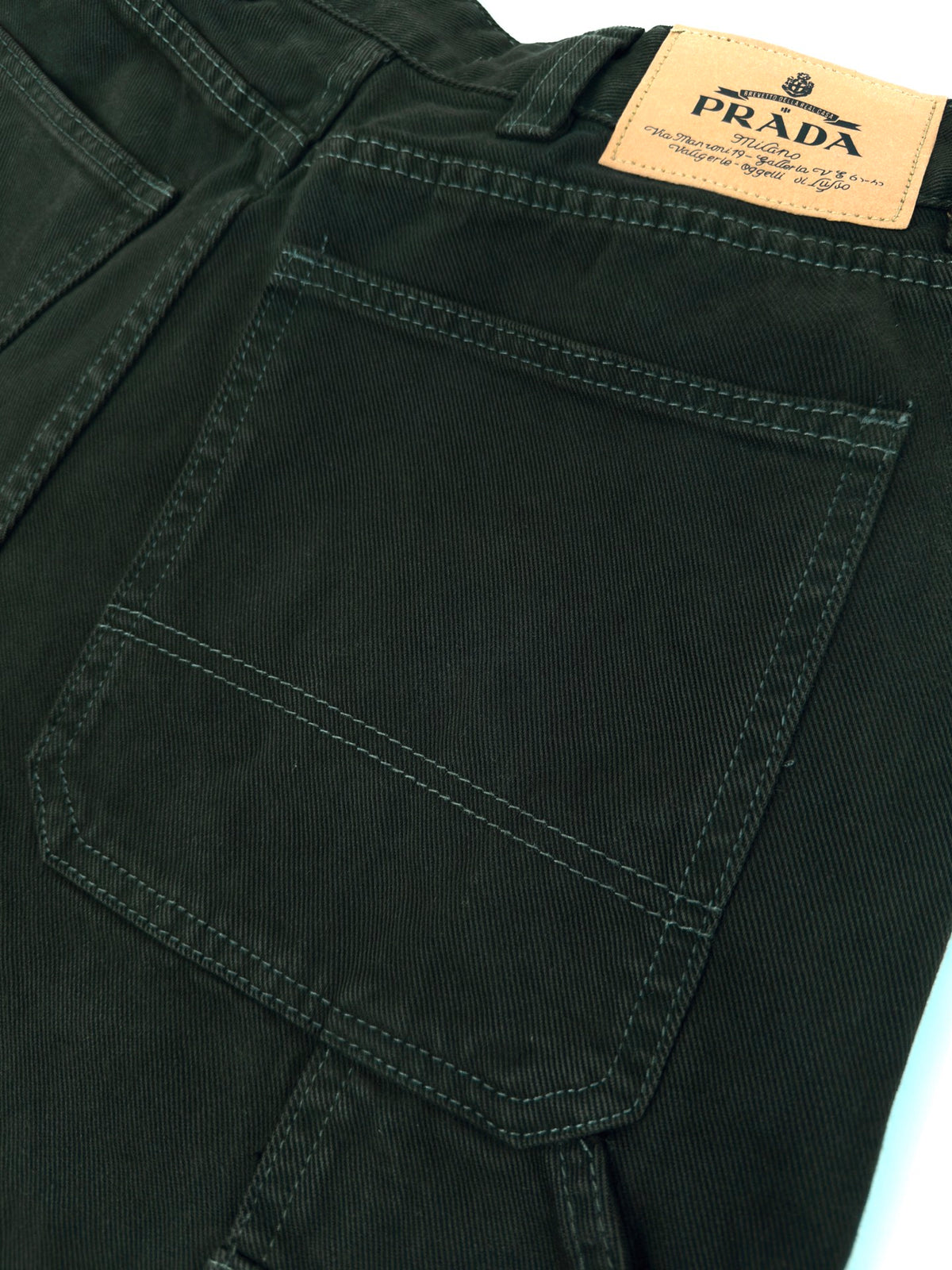 2026 New Model Triangle Brand Denim Jeans (CC7018-B75)