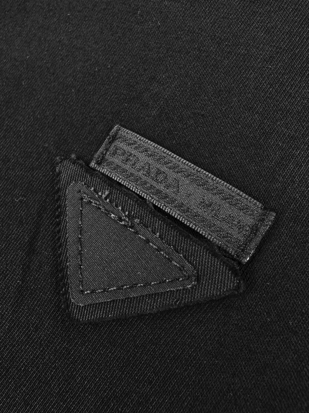 2026 New Model Triangle Brand Long-Sleeved Shirt (CC7039-A65)
