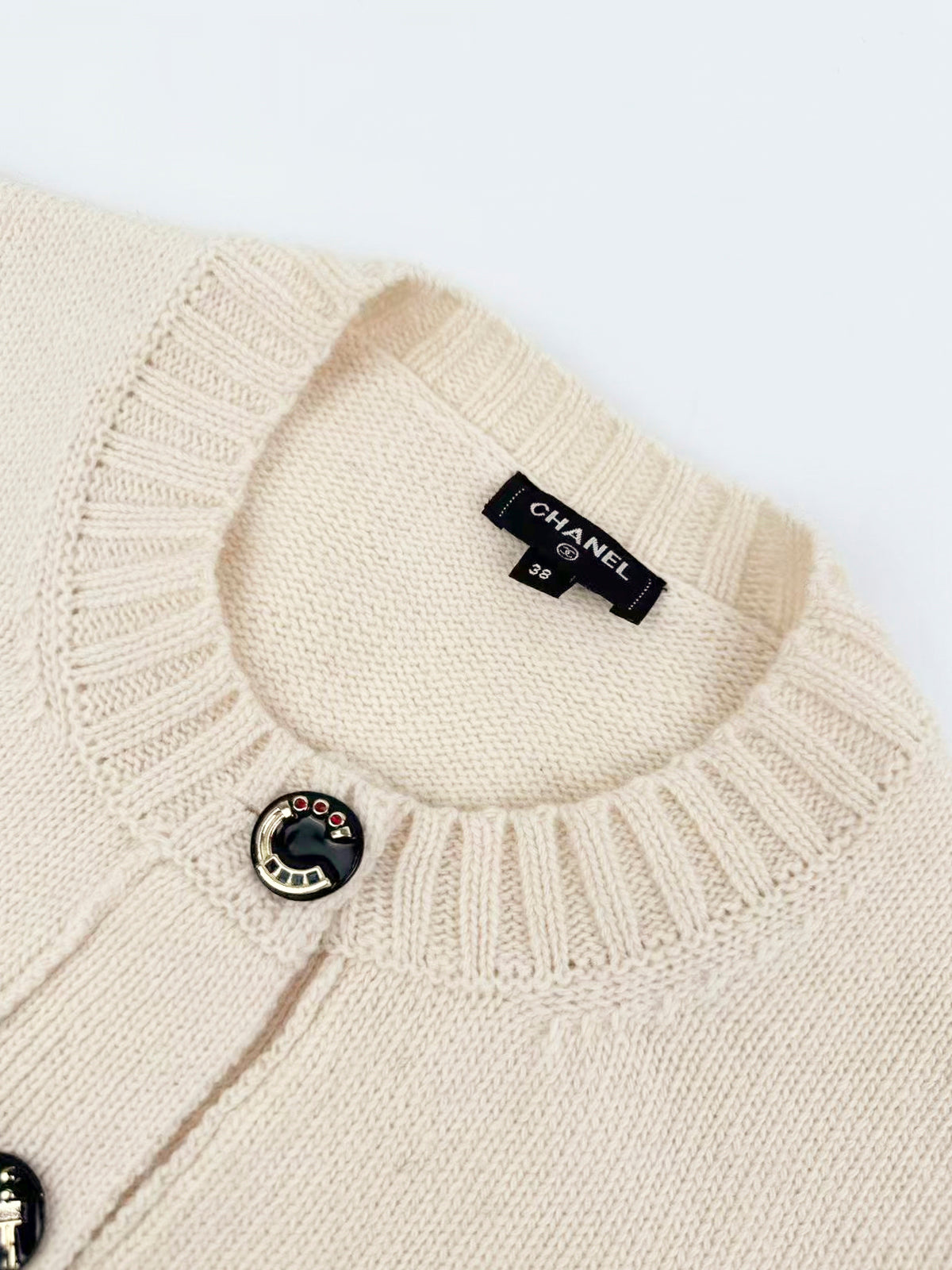 2026 Women's CC Logo Buttoned Cardigan Sweater (DD208)